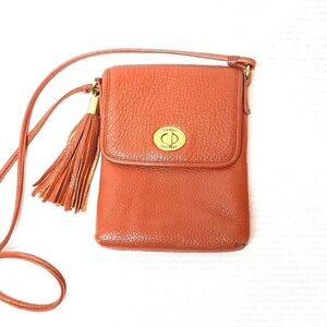 Tommy Hilfiger crossbody handbag. Brown.